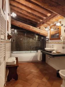 a bathroom with a sink and a bath tub at Villa Curina Resort in Castelnuovo Berardenga