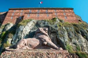 a statue of two lions in front of a building at Appartement in Belfort