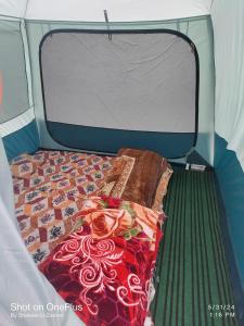 Lova arba lovos apgyvendinimo įstaigoje Brown bear camping gurez
