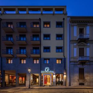 a rendering of a hotel at night at Hotel dei Cavalieri Caserta - La Reggia in Caserta