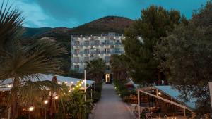 Nespecifikovaný výhled na hory nebo výhled na hory při pohledu z hotelu