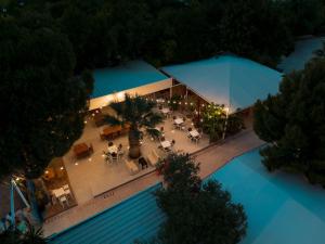an overhead view of a pool with tables and chairs at Hotel Blue Days in Borsh