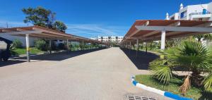an empty street with at kabila vista Z1 2 chambres in M'diq