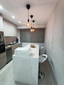 a kitchen with a white island with towels on it at Brisas marinas in Malpica