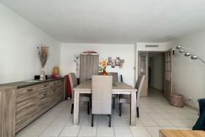 a kitchen and dining room with a table and chairs at Nice Proche Mer in Nice
