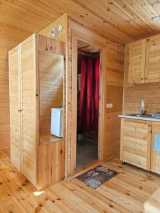 Kuchyň nebo kuchyňský kout v ubytování Cozy Cottages