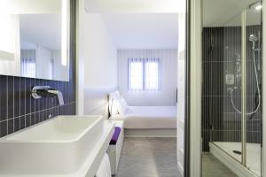Ванная комната в Novotel Suites Perpignan Centre +37 фотографий