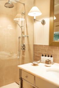 Koupelna v ubytování Parkhotel Quellenhof Aachen