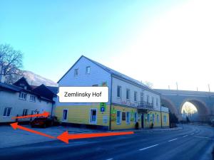 a building on the side of a street with an orange arrow at Hotel Zemlinski in Payerbach +32 photos