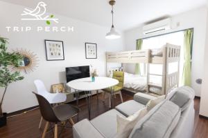TV a/nebo společenská místnost v ubytování TRIP PERCH 30m2 最大5名 上北沢駅から徒歩6分 新宿から直通 デザイナー監修