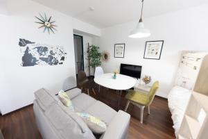 TV a/nebo společenská místnost v ubytování TRIP PERCH 30m2 最大5名 上北沢駅から徒歩6分 新宿から直通 デザイナー監修