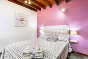Posteľ alebo postele v izbe v ubytovaní Cozy Rustic House & Terrace, El Pinar