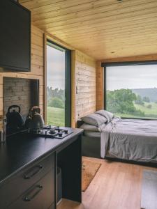 Imagine din galeria proprietății Offgrid Tiny Home W/ Spectacular View Of Cotswolds din 