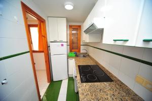 Kuchyňa alebo kuchynka v ubytovaní Meridià Orange Costa