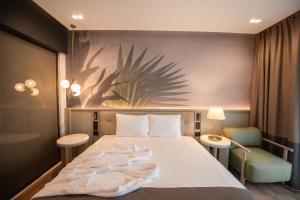 Un pat sau paturi într-o cameră la Hotel Belinda Mamaia ex Gociman