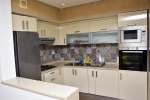Кухня або міні-кухня у New appartement with à private pool