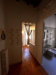 a room with a hallway with a sink and a window at Casa vacanze ViaColoniola37 in Como +20 photos
