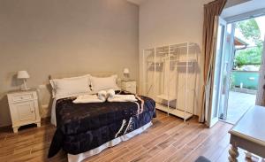 Postel nebo postele na pokoji v ubytování Ohana Florence Suite