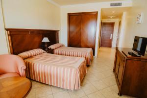 TV a/nebo společenská místnost v ubytování Hotel Hacienda Don Manuel