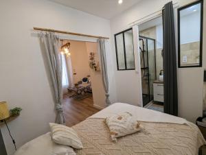 Posteľ alebo postele v izbe v ubytovaní Appartement cosy proche du port