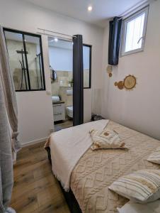 Posteľ alebo postele v izbe v ubytovaní Appartement cosy proche du port