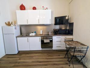 Kuchyňa alebo kuchynka v ubytovaní Appartement cosy proche du port