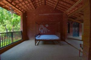 Konkan Nest Resort的阳台或露台