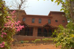 Konkan Nest Resort外面的花园