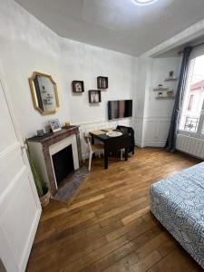 Μια τηλεόραση ή/και κέντρο ψυχαγωγίας στο Paris pleyel