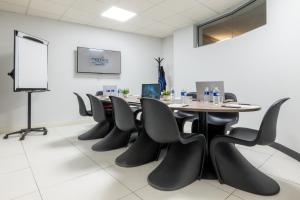 A área empresarial e/ ou a sala de conferências de Nemea Appart Hotel Concorde Toulouse Gare Matabiau