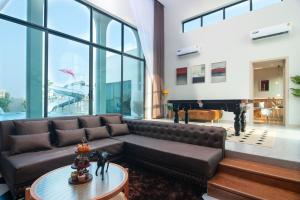 Afbeelding uit fotogalerij van Baan Charoenjai Poolvilla Cha-am in Cha Am +30 foto's