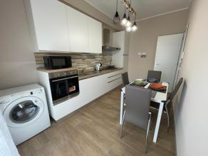 Η κουζίνα ή μικρή κουζίνα στο Panormus Guest Apartment