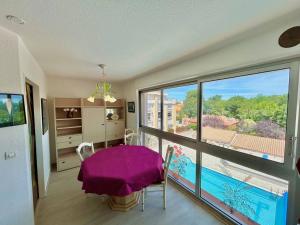 Bazén v ubytovaní Appartement T2 avec Piscine et Garage au Centre-Plage d'Argelès-sur-Mer - FR-1-388-212 alebo v jeho blízkosti