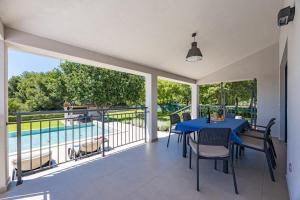 Der Swimmingpool an oder in der Nähe von Villa Monte Uliveto