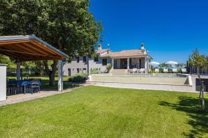 Ein Garten an der Unterkunft Villa Monte Uliveto