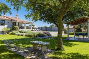Ein Garten an der Unterkunft Villa Monte Uliveto