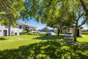 Ein Garten an der Unterkunft Villa Monte Uliveto