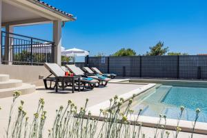 Der Swimmingpool an oder in der Nähe von Villa Monte Uliveto