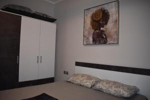 A bed or beds in a room at Mavrikios Luxury Apartment