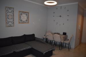 A seating area at Mavrikios Luxury Apartment