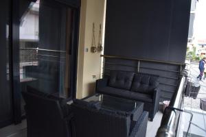 A seating area at Mavrikios Luxury Apartment