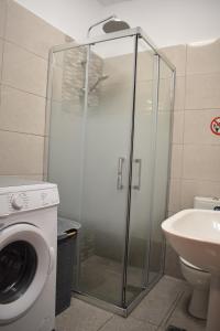 A bathroom at Mavrikios Luxury Apartment