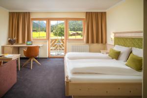 Postel nebo postele na pokoji v ubytování Hotel Vitaloase zu den drei Brüdern