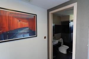 Ένα μπάνιο στο CHILCHILL Hotel Riverside