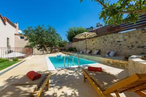 The swimming pool at or close to Dotira