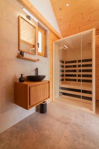 Vannituba majutusasutuses Glamping Zarja, Vipava Valley