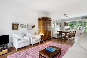 a living room with a couch and a table at Ferienhaus Karinella in Gronenberg +24 photos