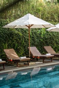 Bazén v ubytování 9Station Hostel & Bar Phu Quoc nebo v jeho okolí
