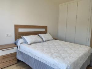 Ένα ή περισσότερα κρεβάτια σε δωμάτιο στο Apartamento en Moaña Rosalía de Castro