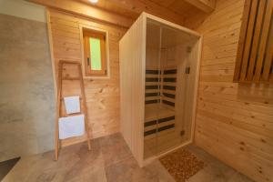 Vannituba majutusasutuses Glamping Zarja, Vipava Valley +37 fotot